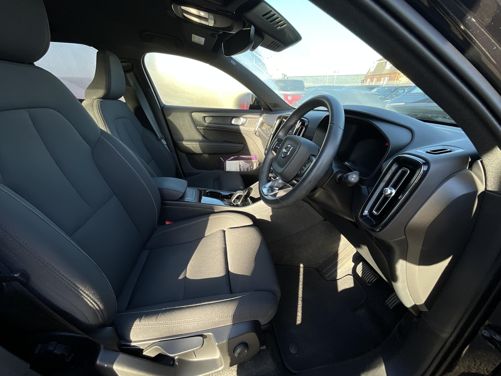Volvo XC40 view 9