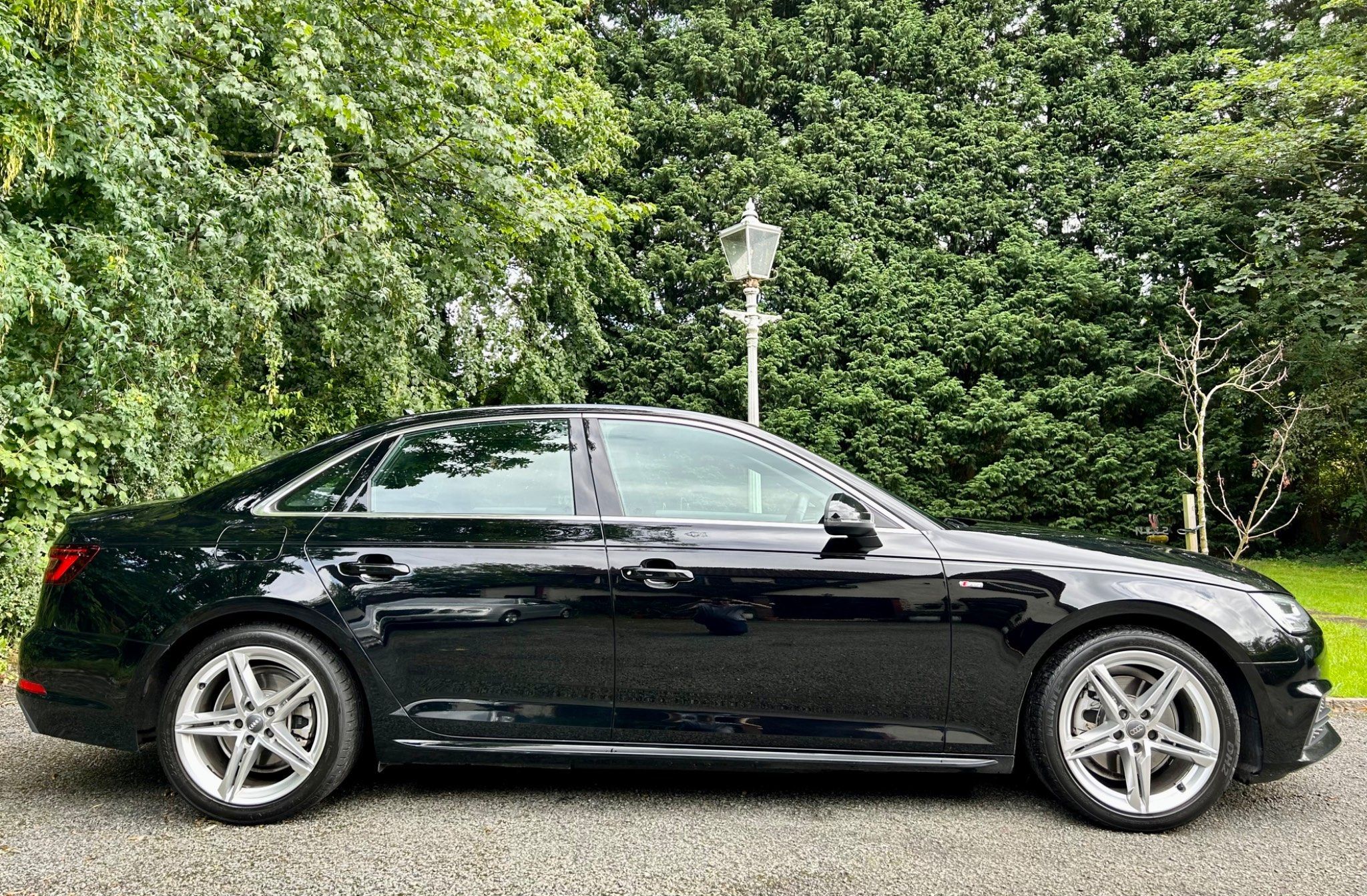 Audi A4 view 10