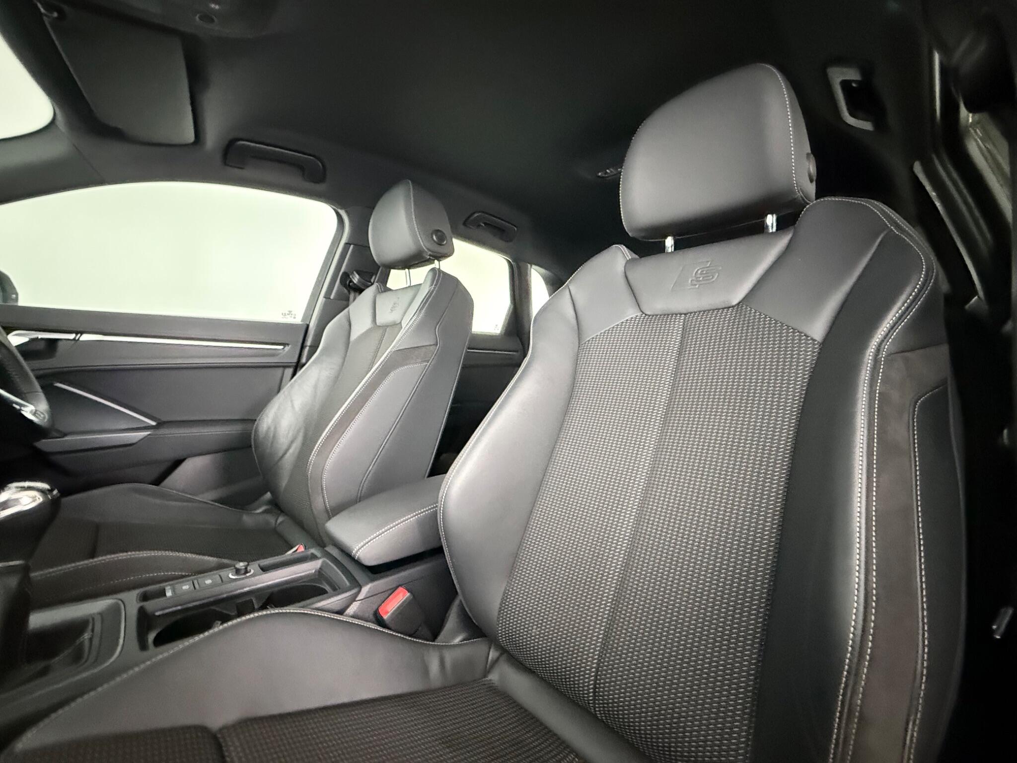 Audi Q3 view 29