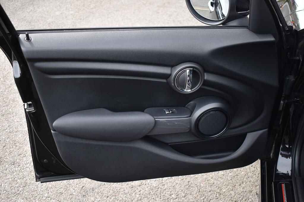 Mini Hatch view 38