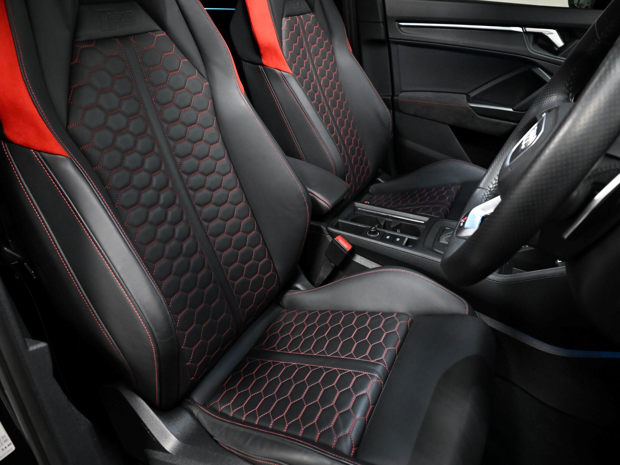 Audi RS Q3 view 33