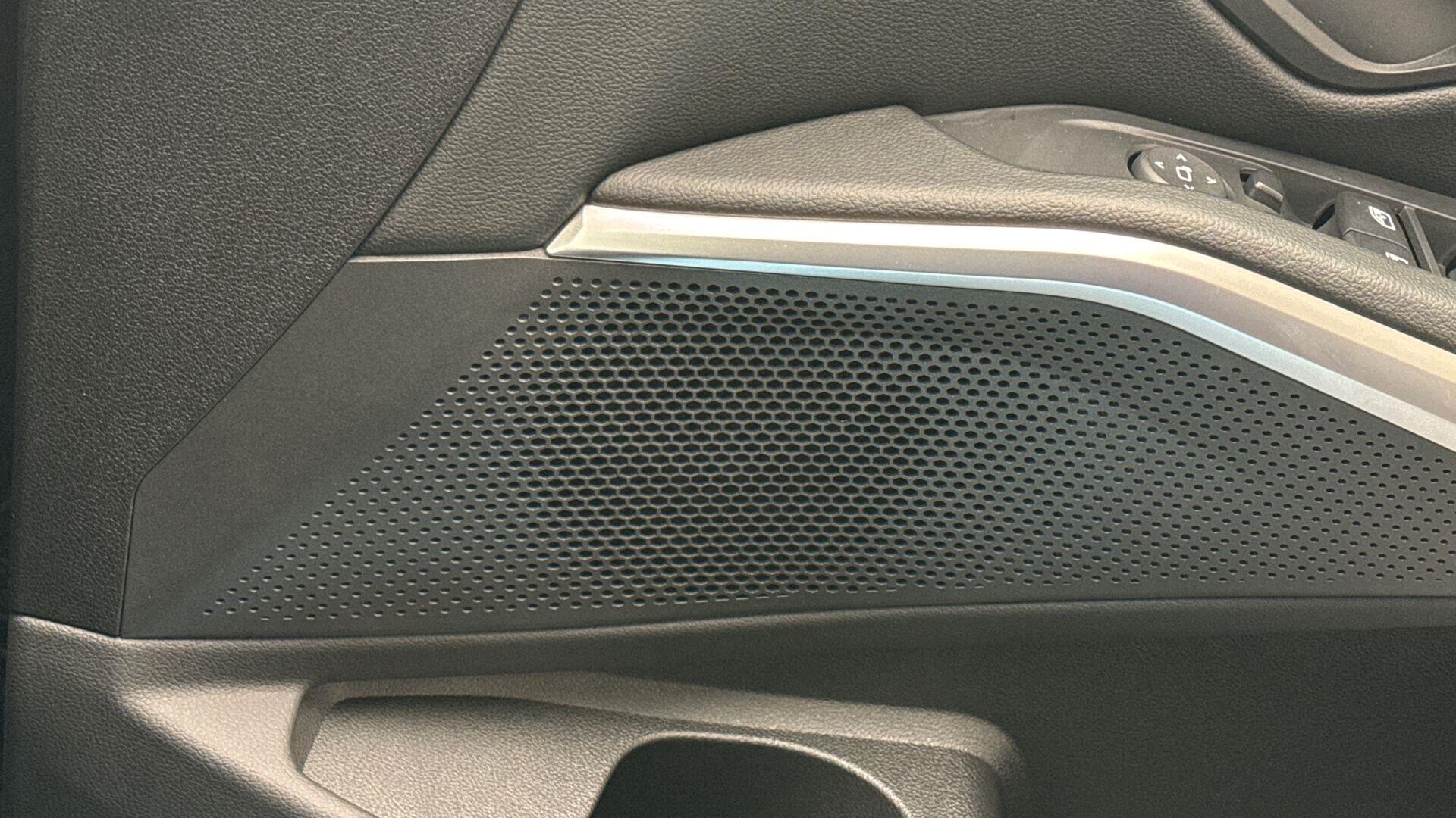 BMW 3 Series view 21