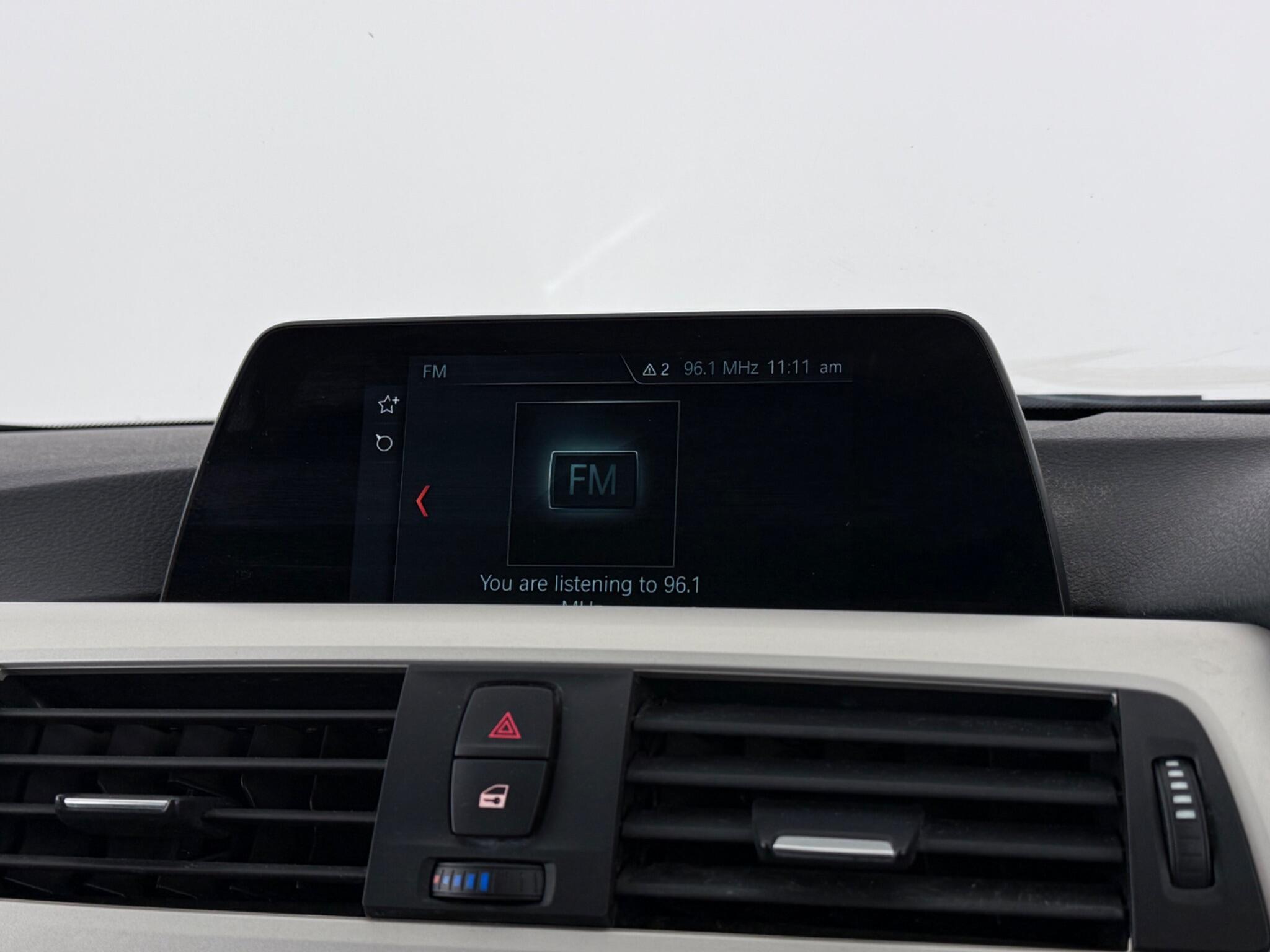 BMW 3 Series view 24