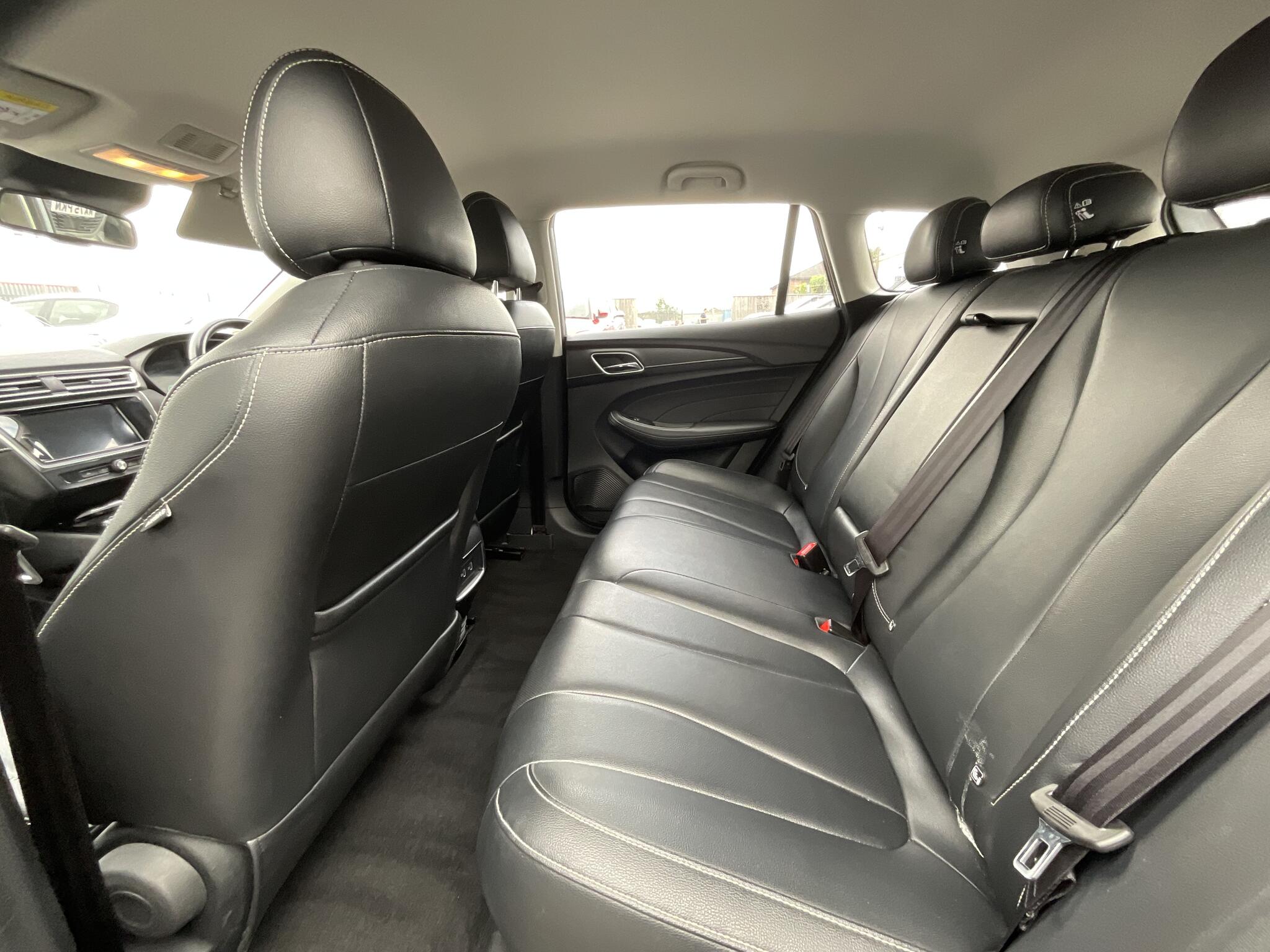 MG MG5 view 15