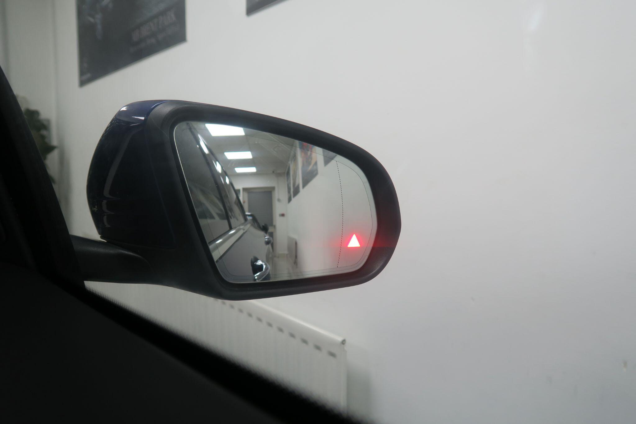 Mercedes-Benz EQC view 18