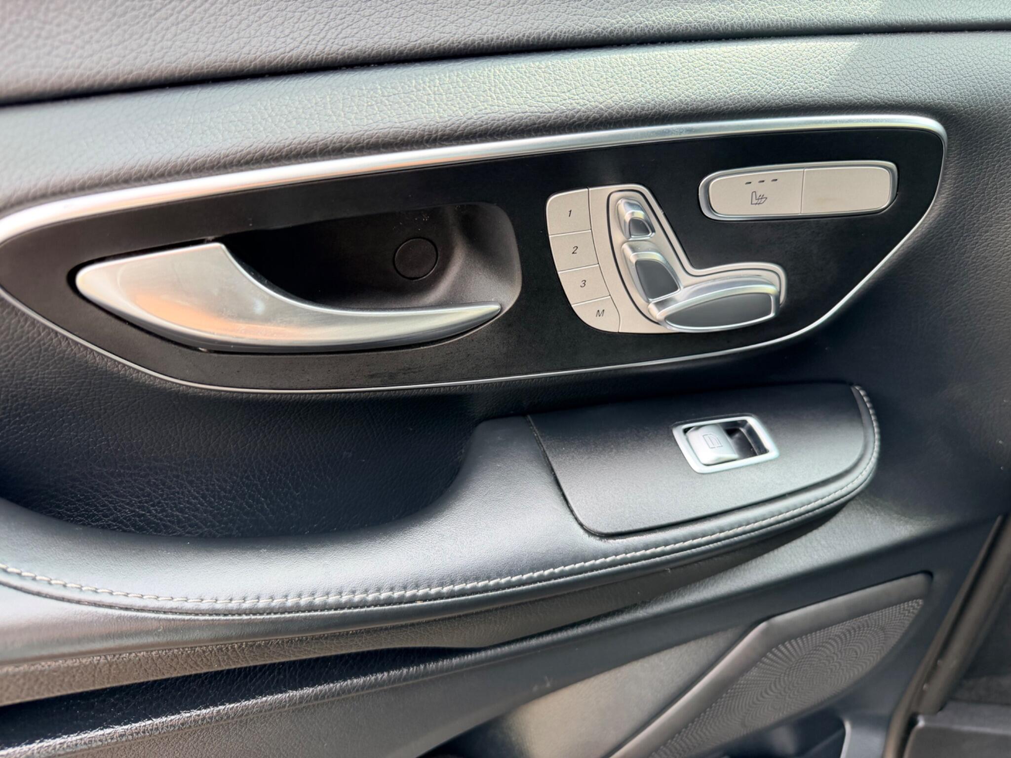 Mercedes-Benz V-Class view 49