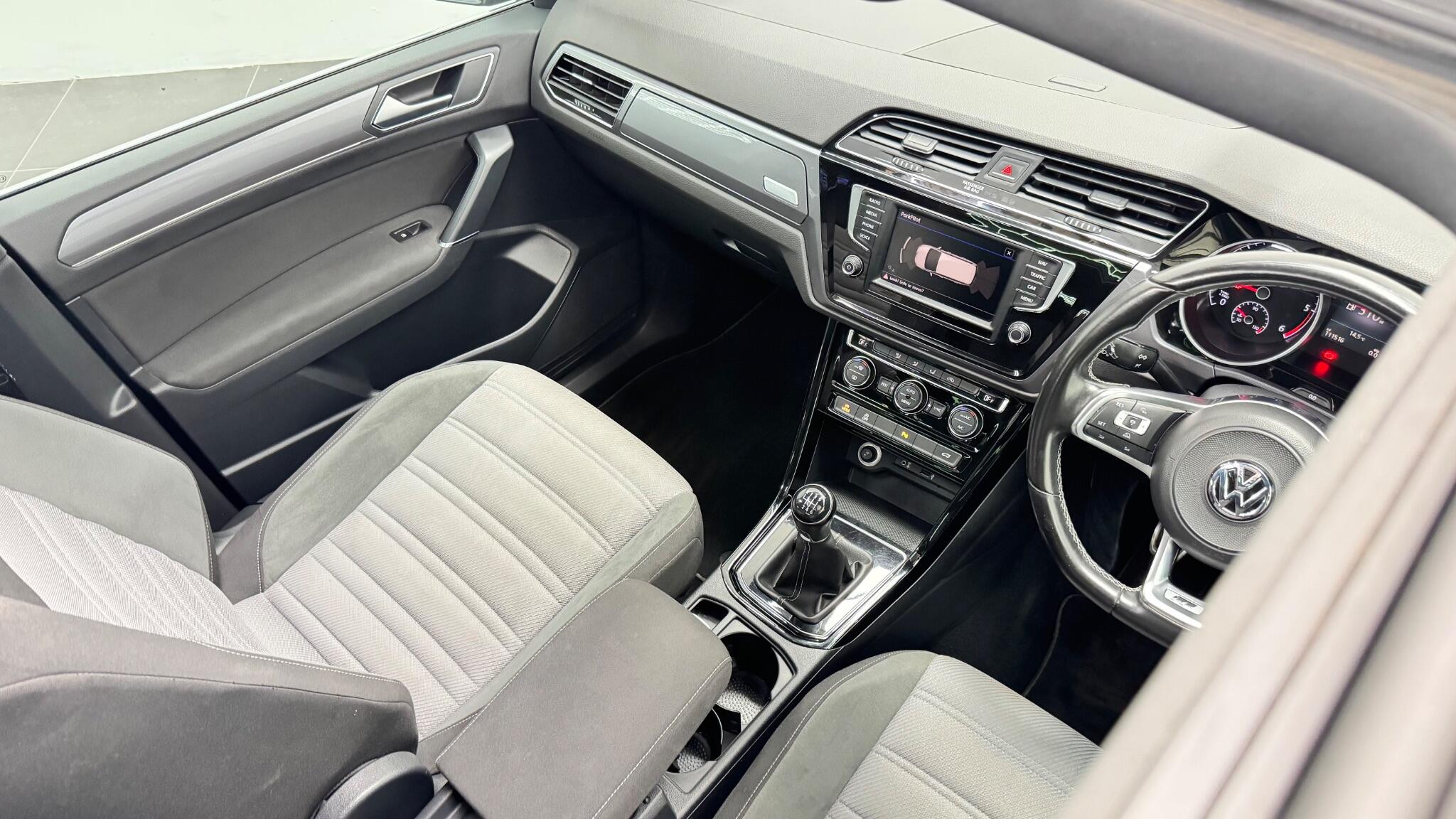 Volkswagen Touran view 49