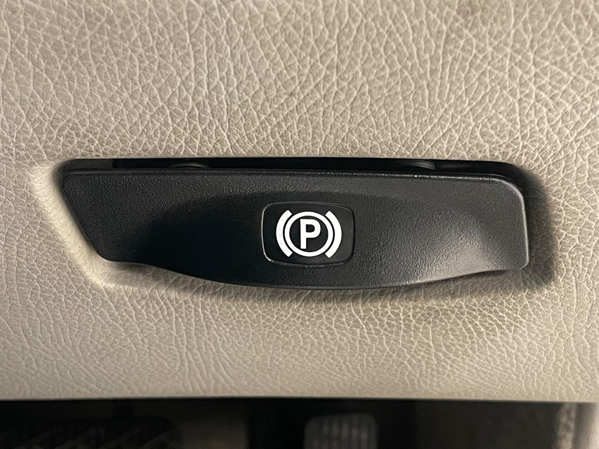 Mercedes-Benz E-Class view 13