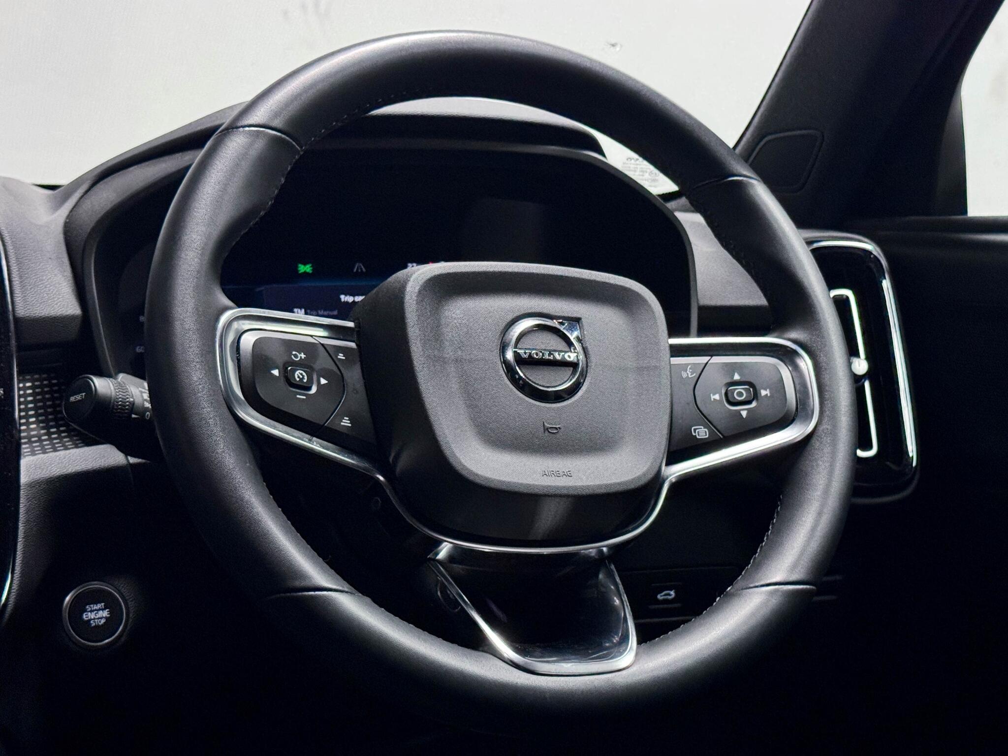 Volvo XC40 view 13