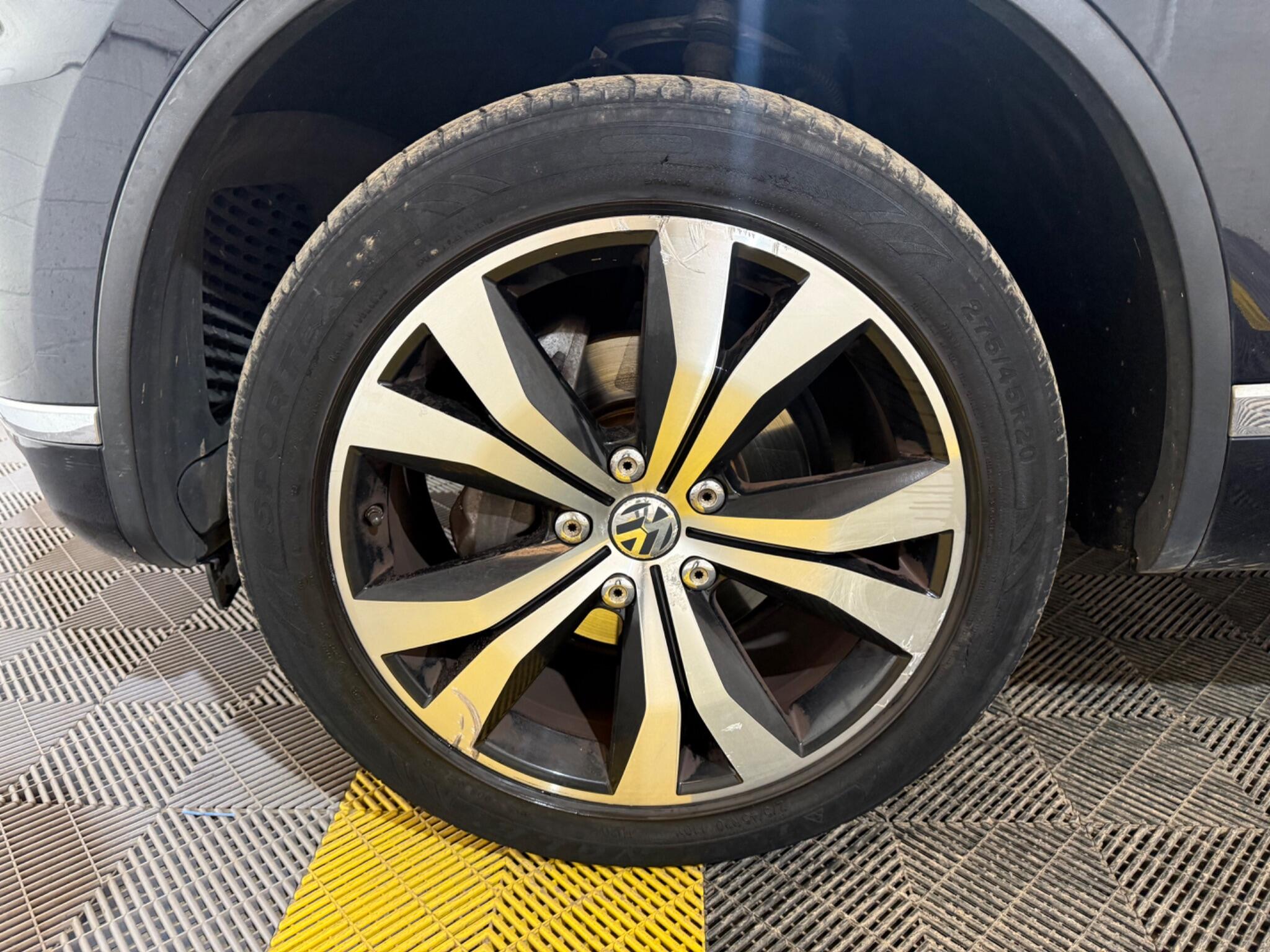 Volkswagen Touareg view 58