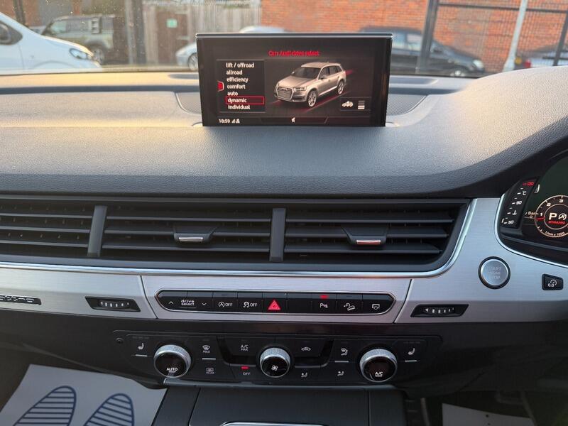 Audi Q7 view 37