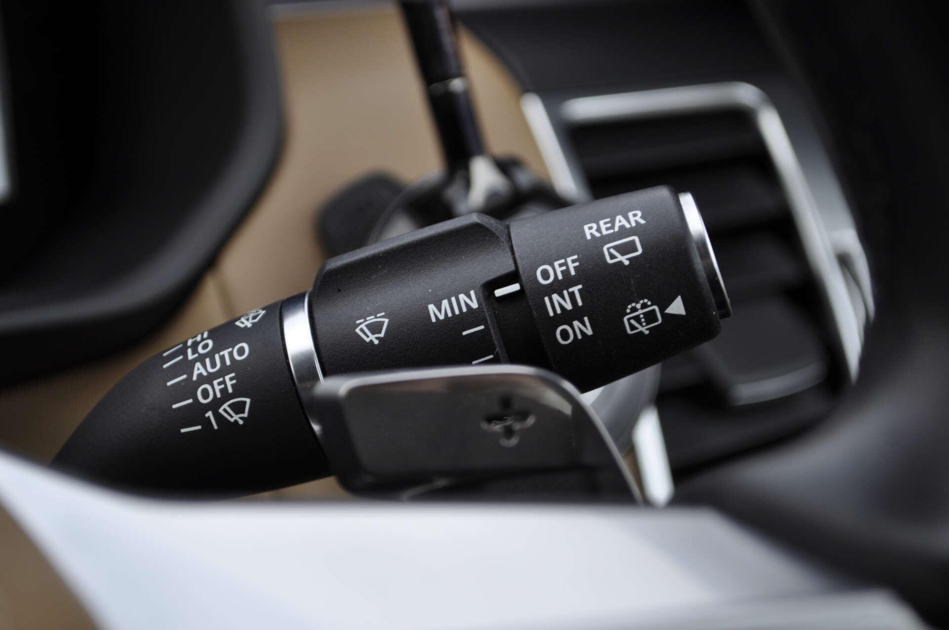 Land Rover Discovery view 36