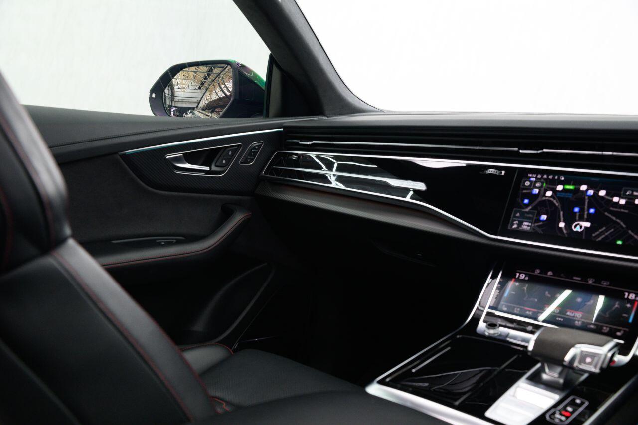Audi RS Q8 view 36