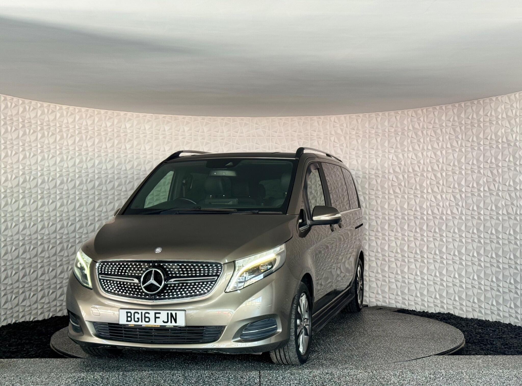 Mercedes-Benz V-Class view 28