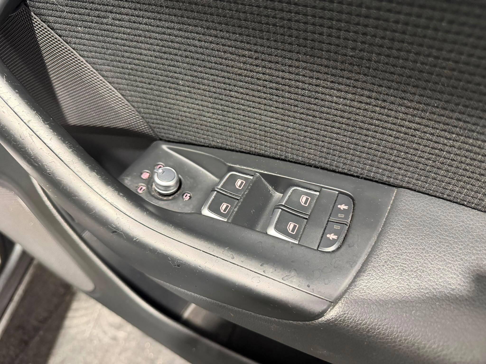 Audi Q3 view 22