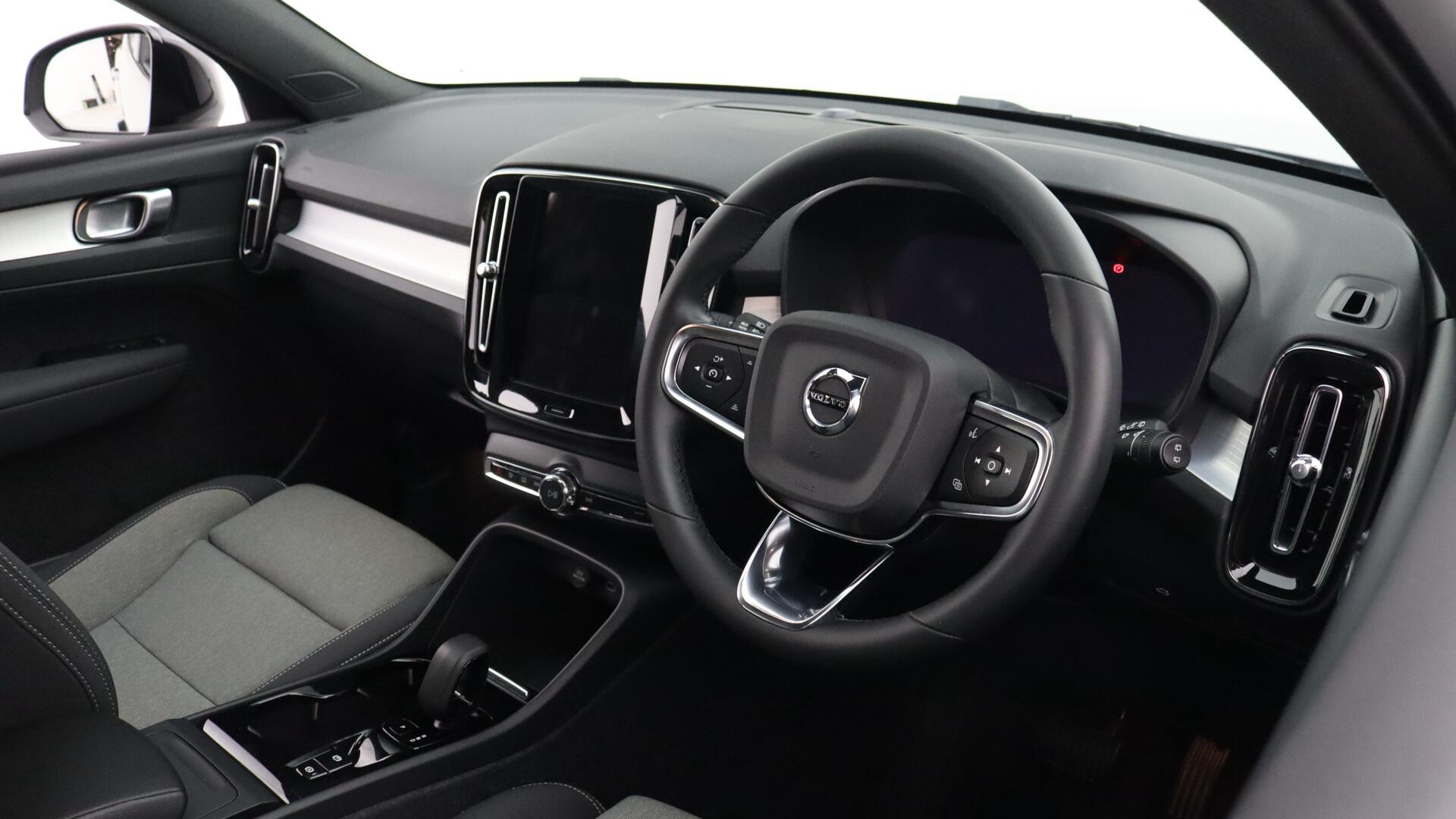 Volvo XC40 view 4