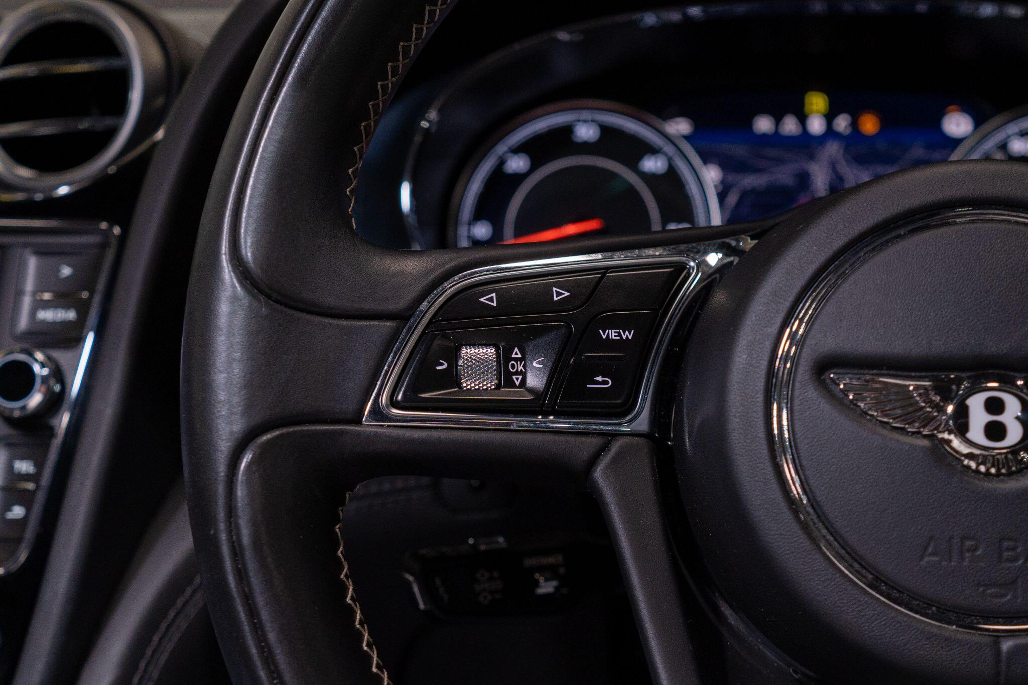 Bentley Bentayga view 18