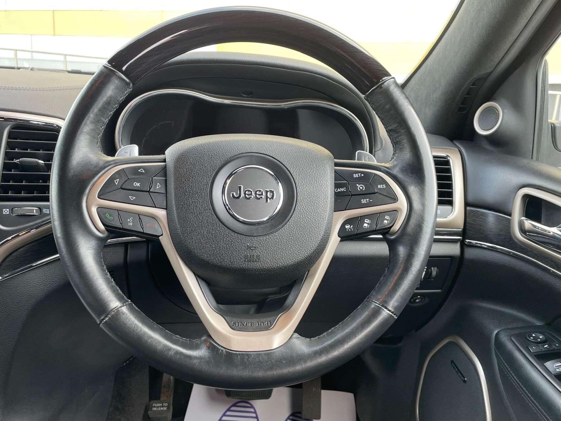 Jeep Grand Cherokee view 12