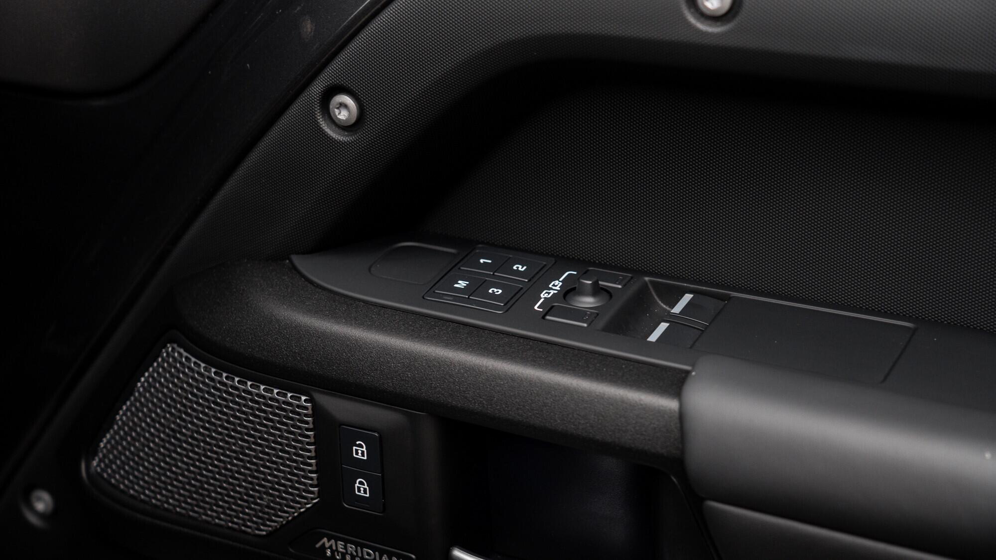 Land Rover Defender view 45