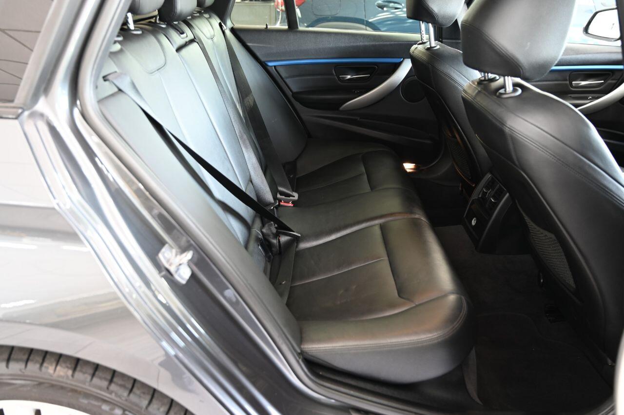 BMW 3 Series view 15