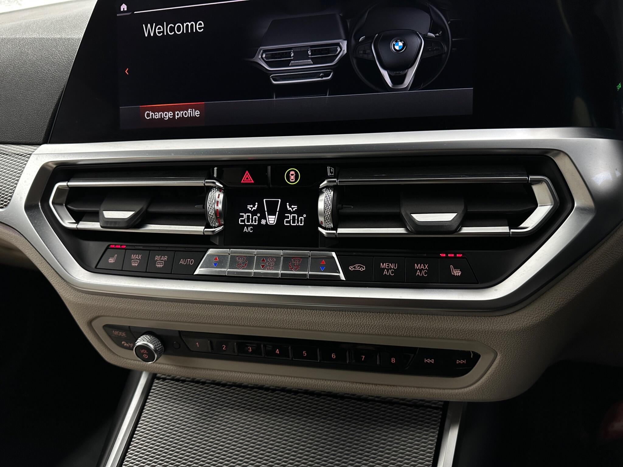 BMW 3 Series view 22