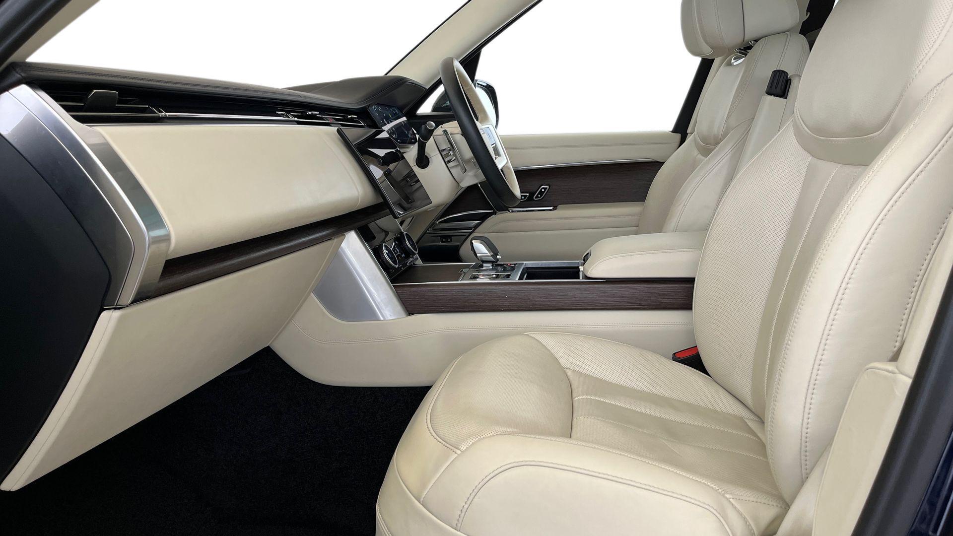 Land Rover Range Rover view 3