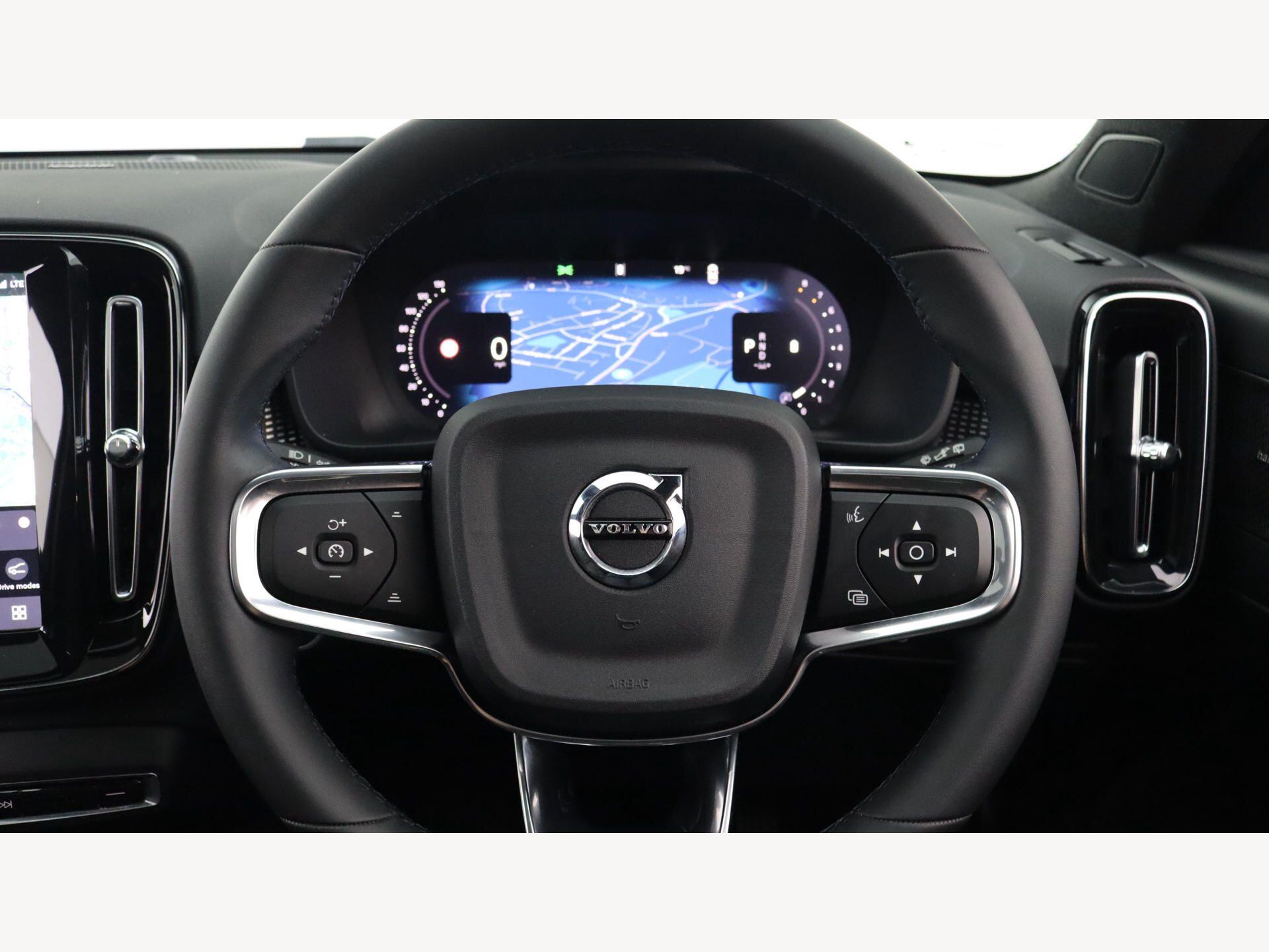 Volvo XC40 view 13