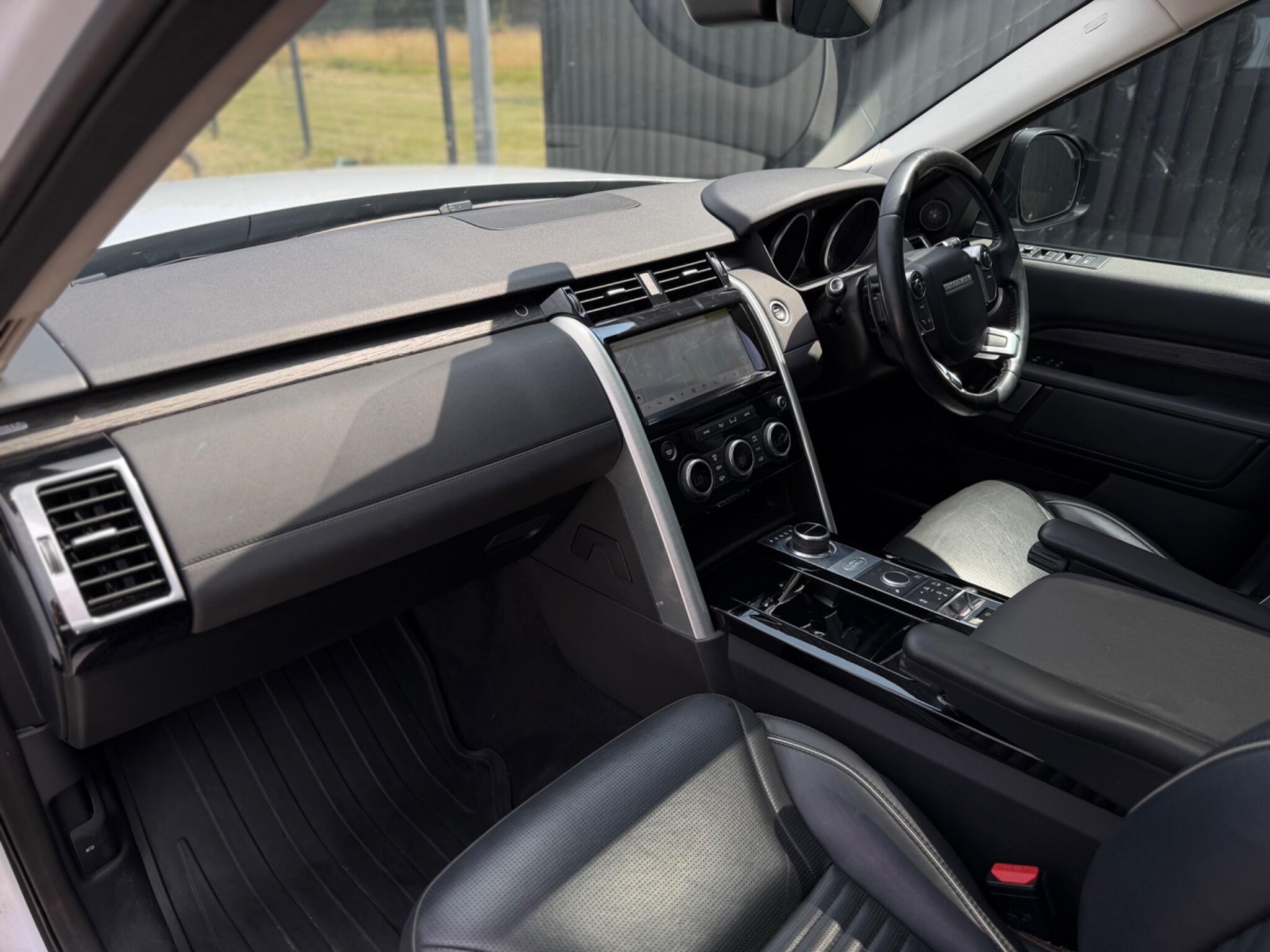 Land Rover Discovery view 17