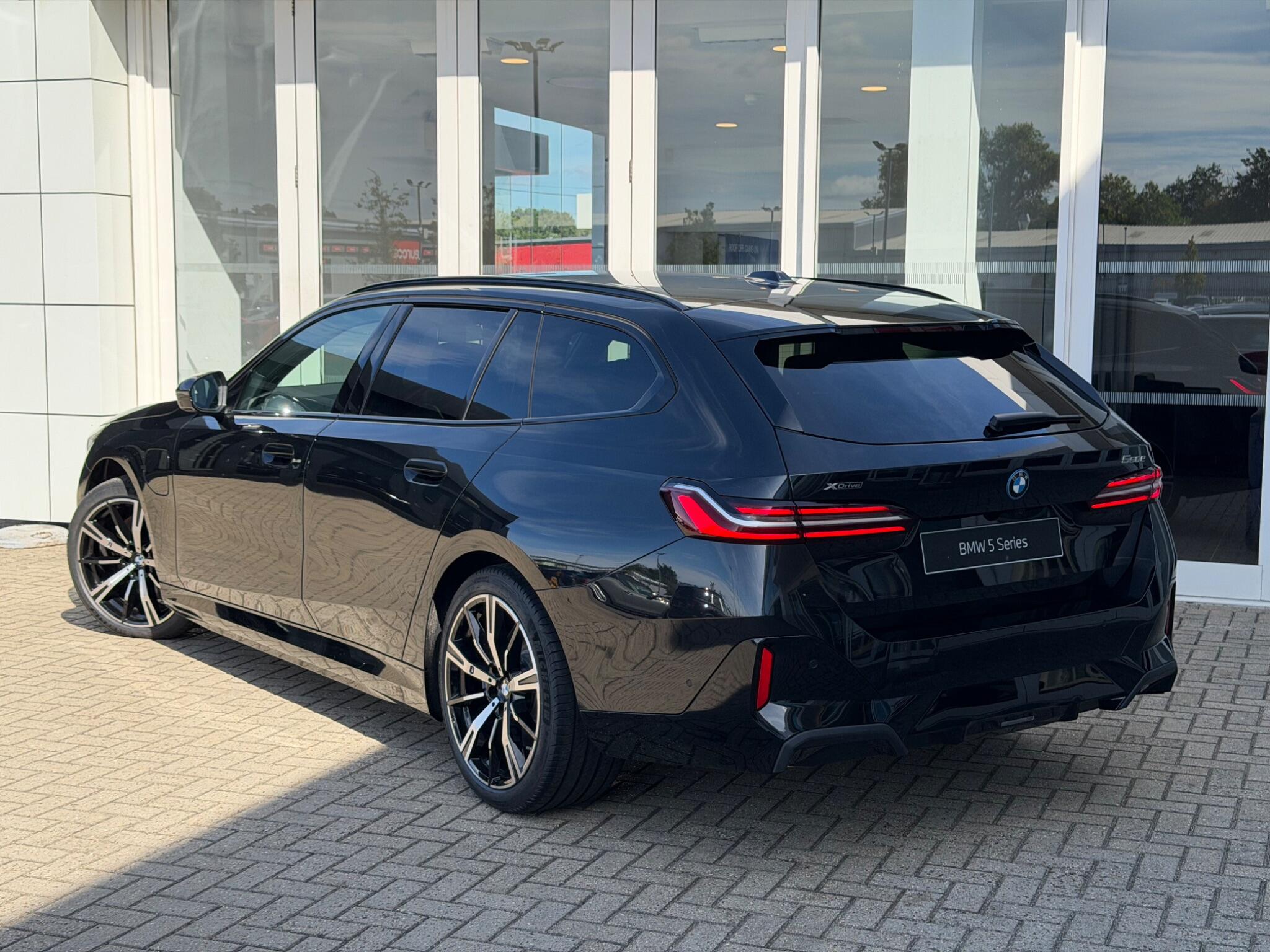 BMW 5 Series view 3