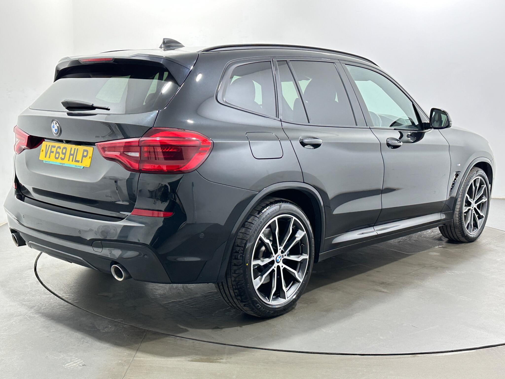 BMW X3 view 8