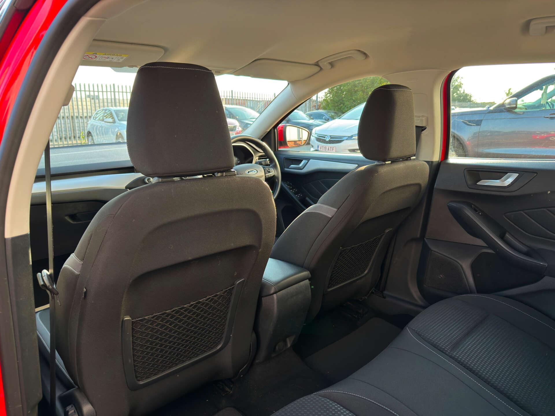 Ford Focus view 32
