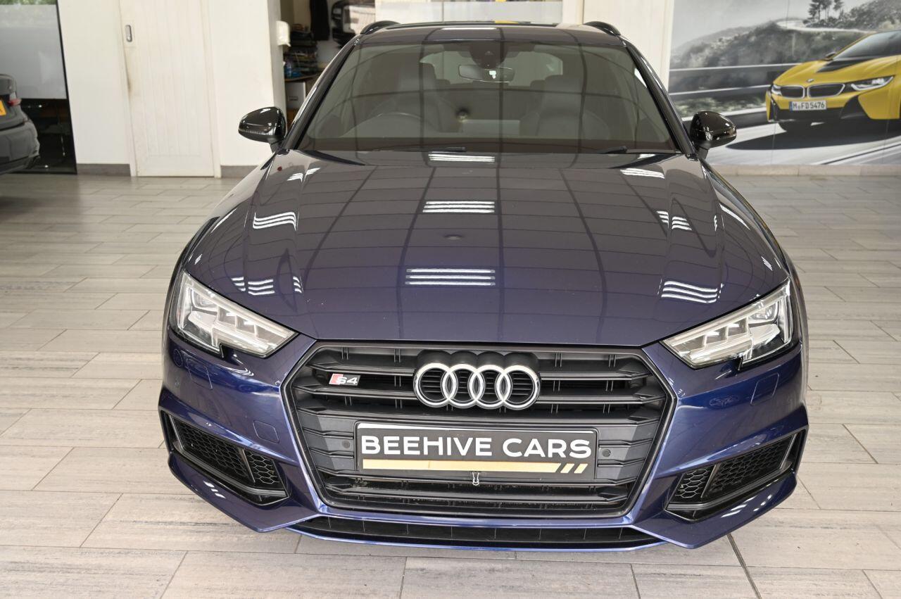Audi S4 Avant view 6