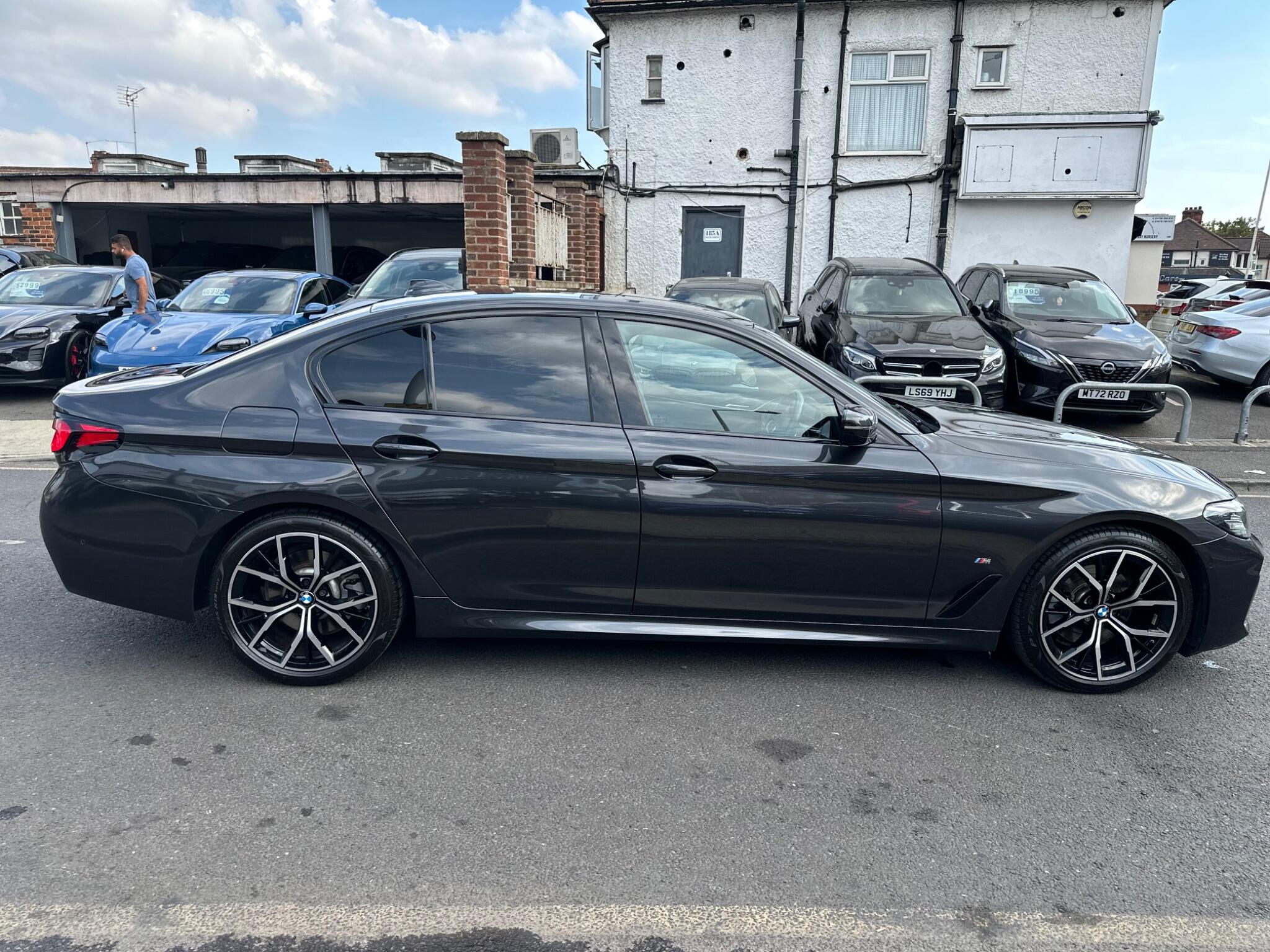 BMW 5 Series view 9