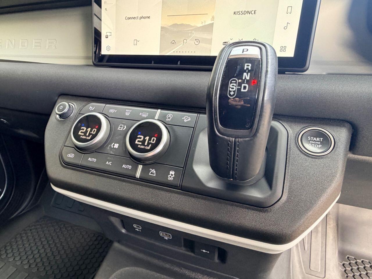 Land Rover Defender view 25