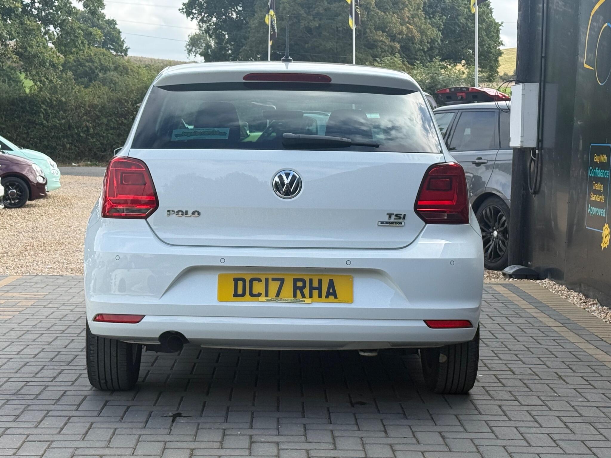 Volkswagen Polo view 5