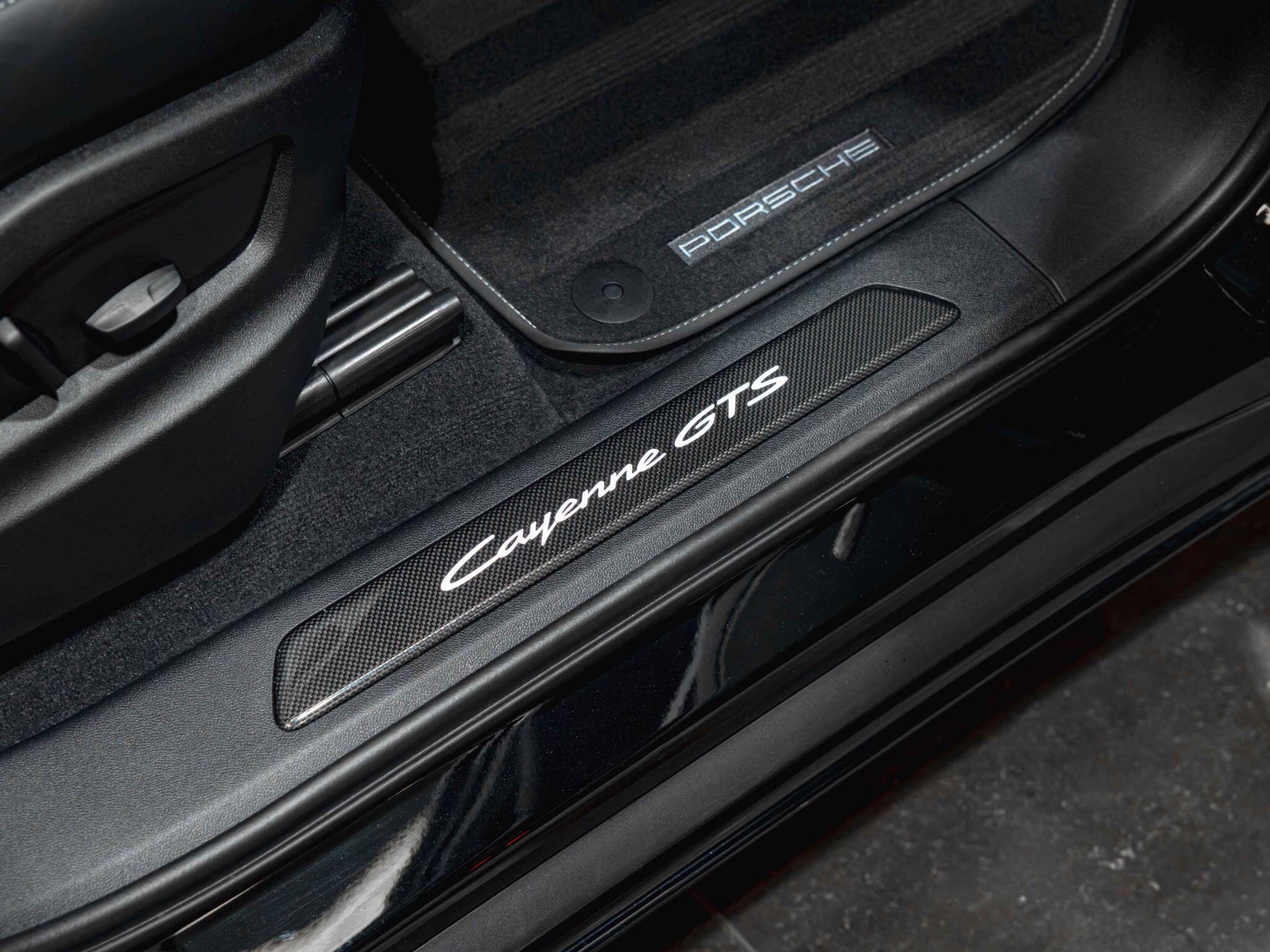 Porsche Cayenne view 24