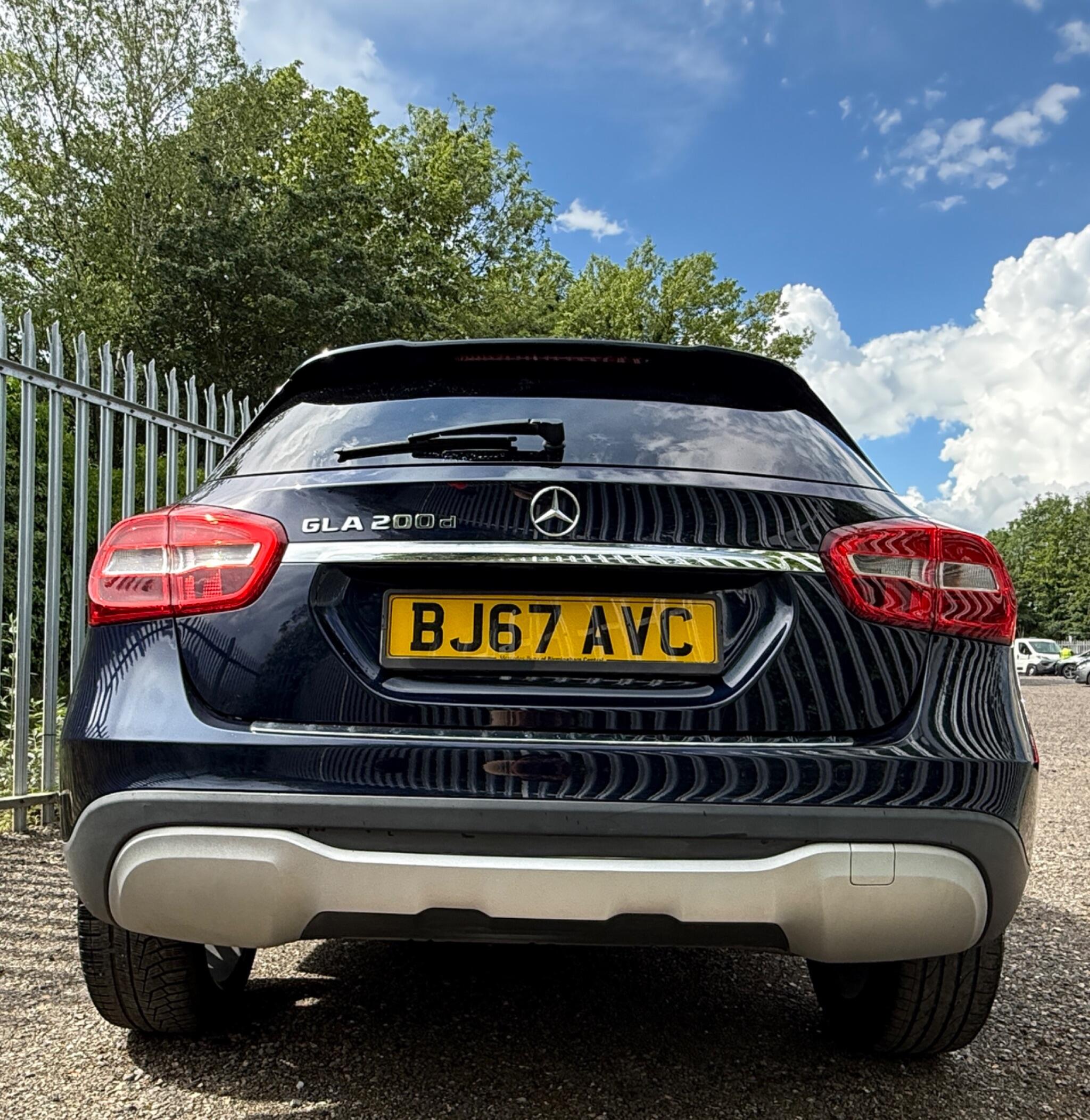 2017 Mercedes-Benz GLA image 12