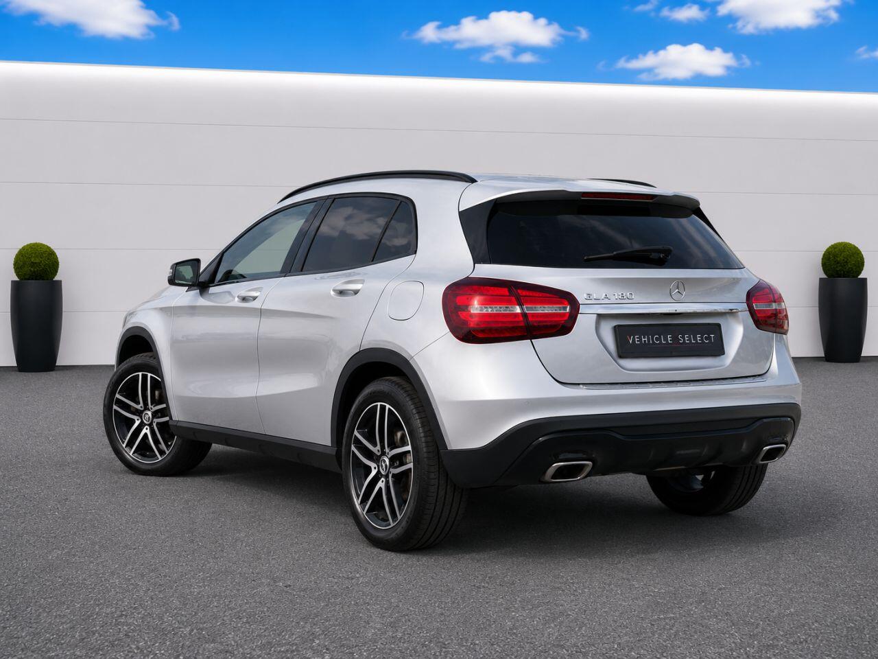 Mercedes-Benz Gla view 10