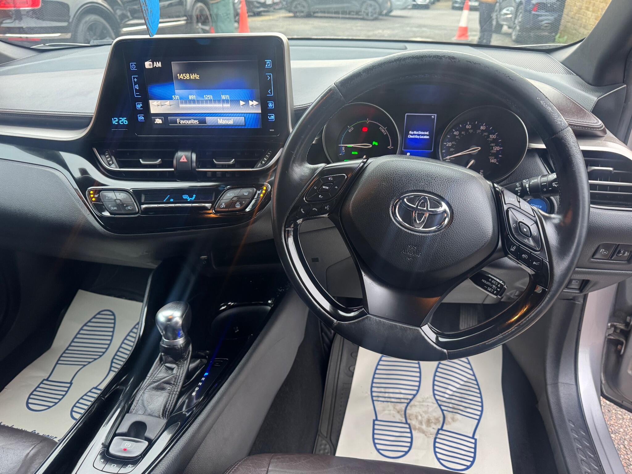 Toyota C-HR view 12