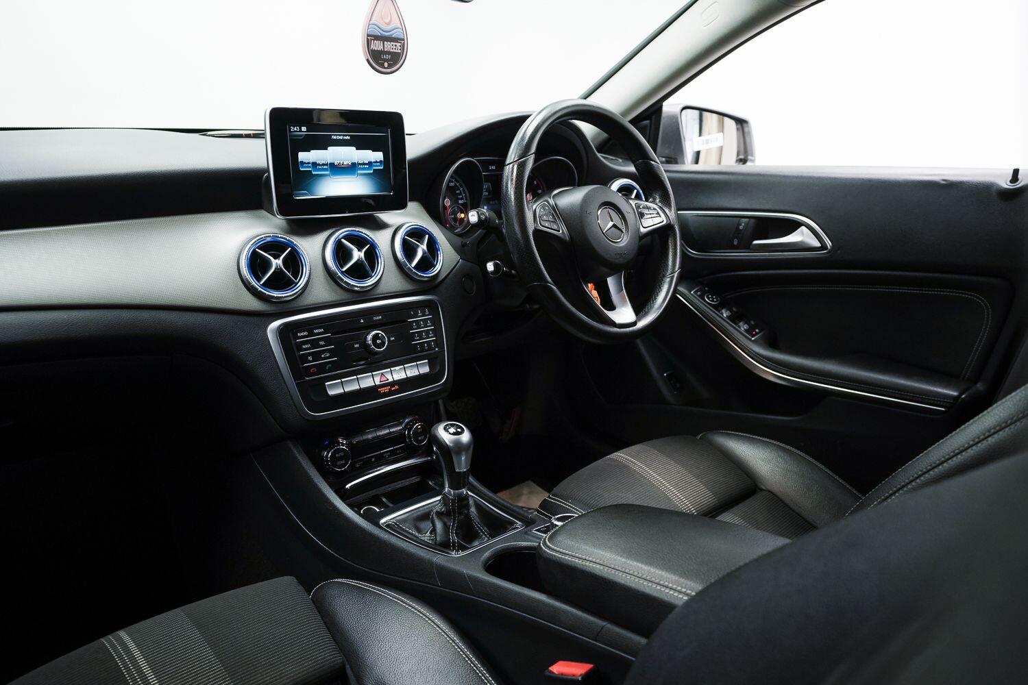 Mercedes-Benz Cla view 15