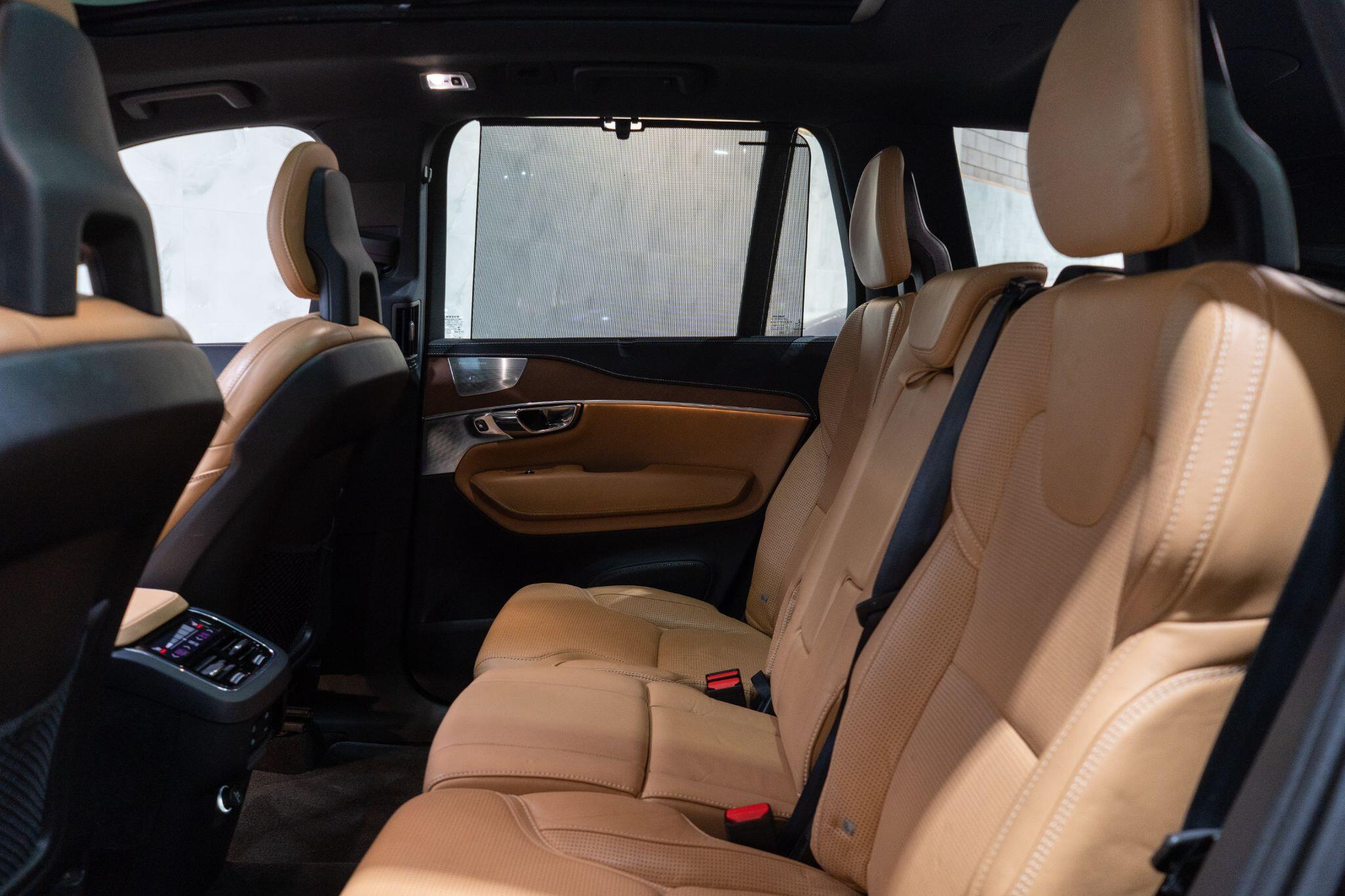 Volvo XC90 view 16