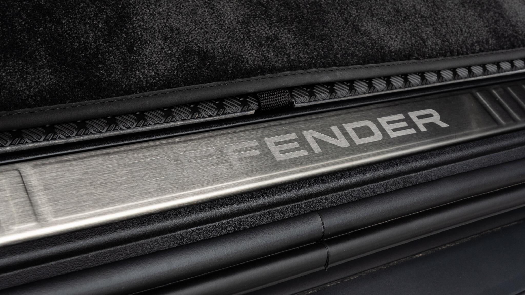 Land Rover Defender view 89