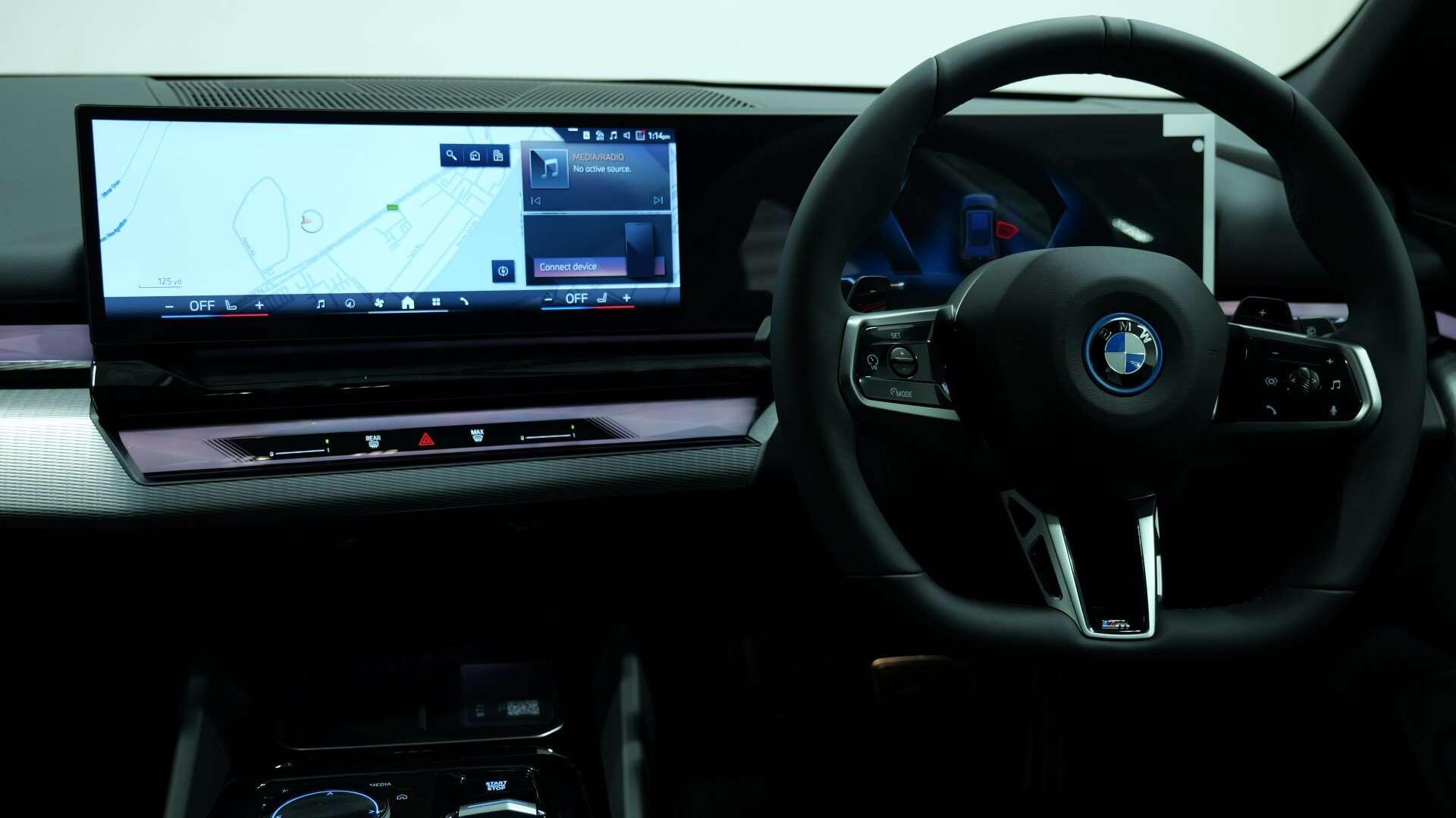 BMW 5 Series view 6