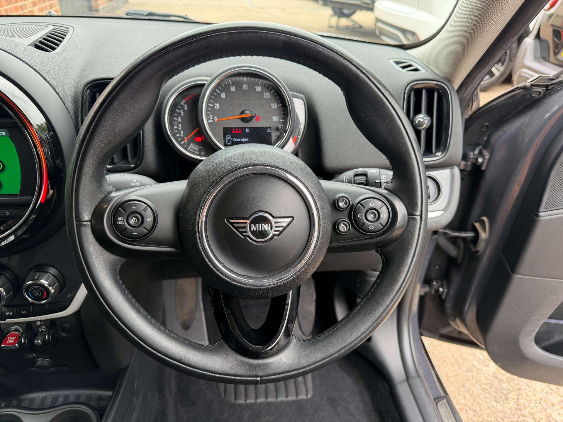 Mini Countryman view 28