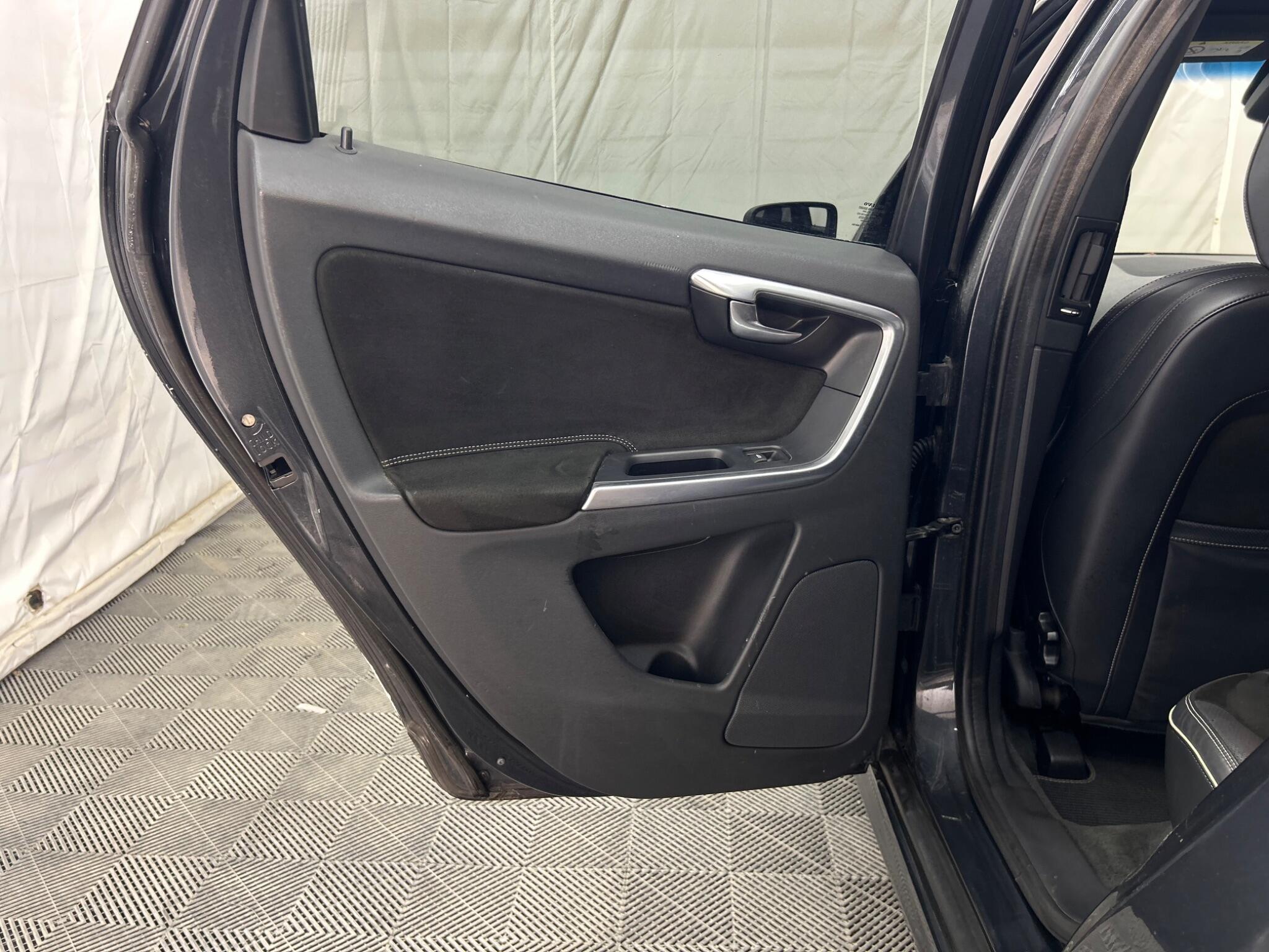 Volvo XC60 view 26