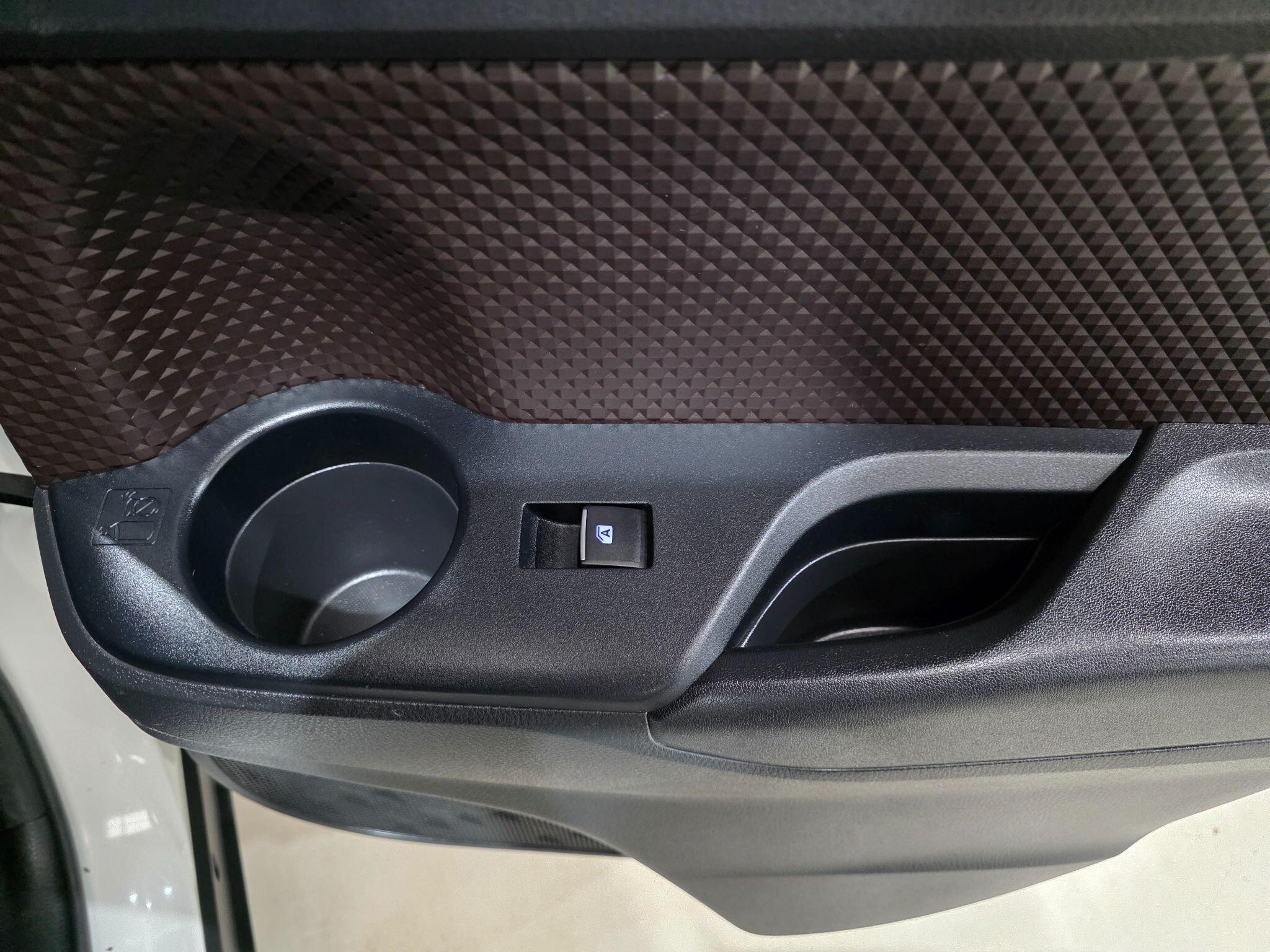 Toyota C-HR view 19
