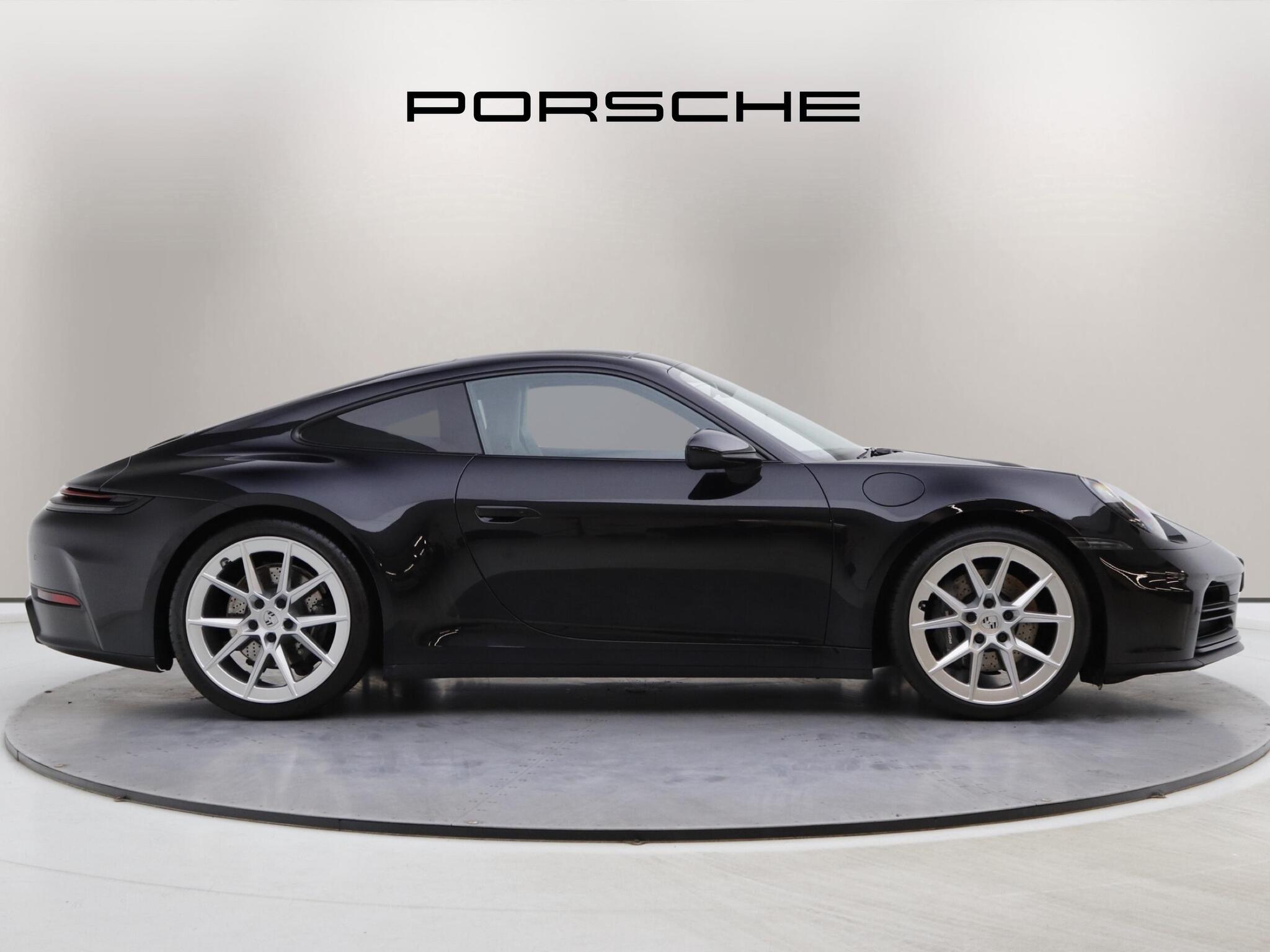 Porsche 911 view 3