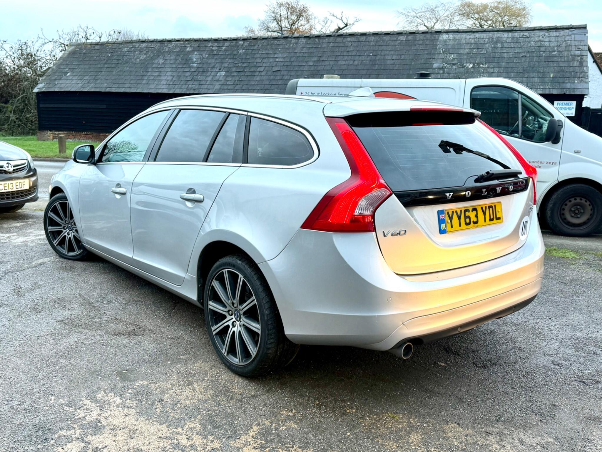 2014 Volvo V60 2.0 D3 SE Lux Nav Geartronic Euro 5 (s/s) 5dr • 81,071 miles image 5