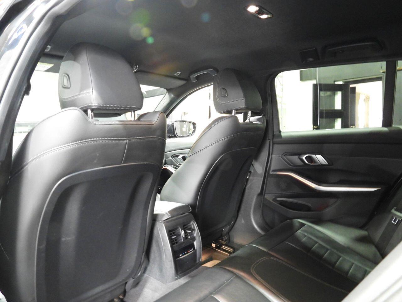 BMW 3 Series view 22