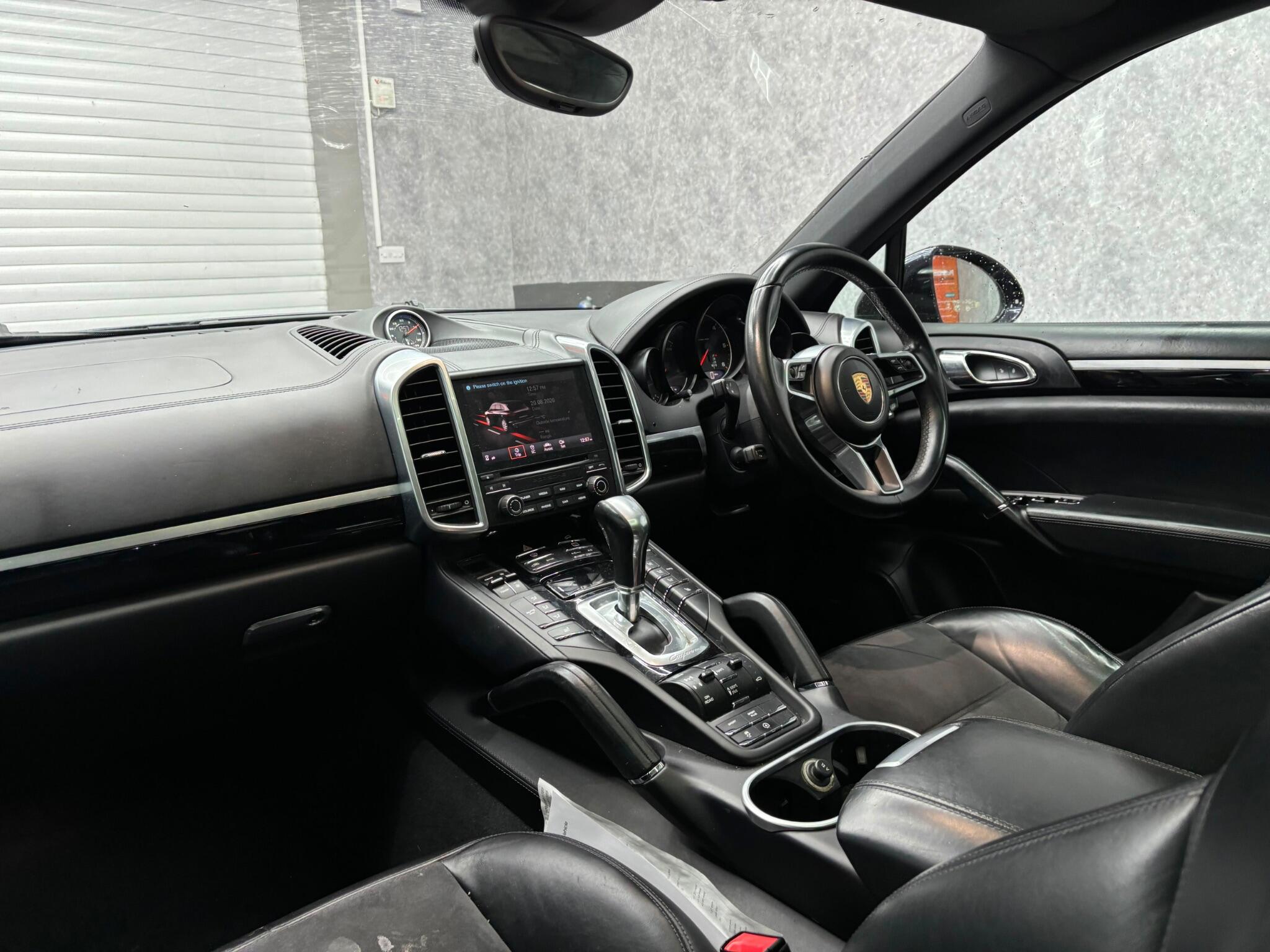 Porsche Cayenne view 8
